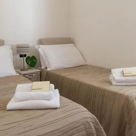 3 Bedrooms With Access To The Lägenhet *