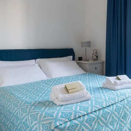 3 Bedrooms With Access To The Lägenhet